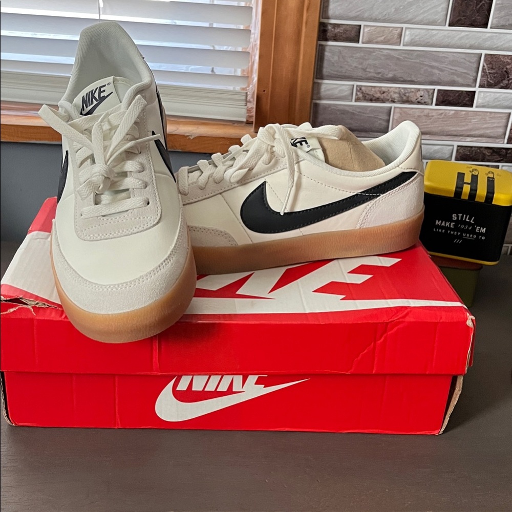 Nike Men's White and Black Sneakers men’s 8.5 women 10